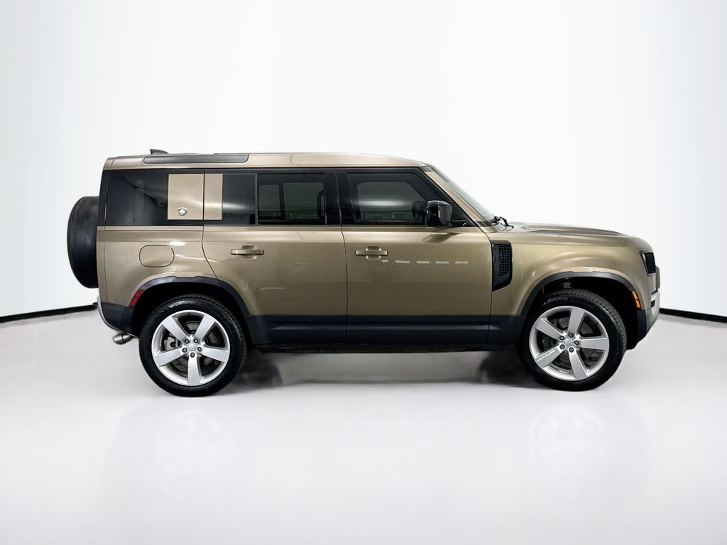Certified Used 2024 Gondwana Stone Metallic Land Rover SE image 4
