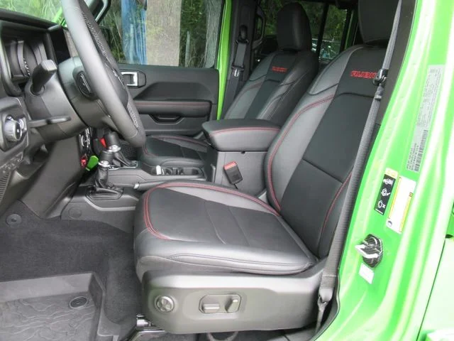 Certified Used 2025  Jeep Rubicon image 20