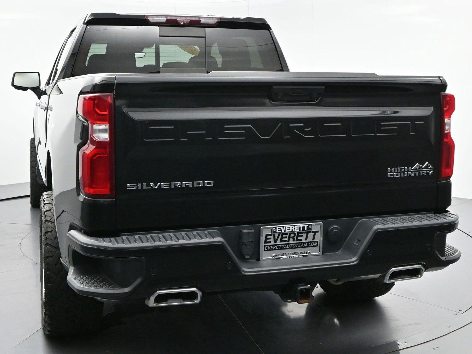 Used 2023 Black Chevrolet High Country image 6