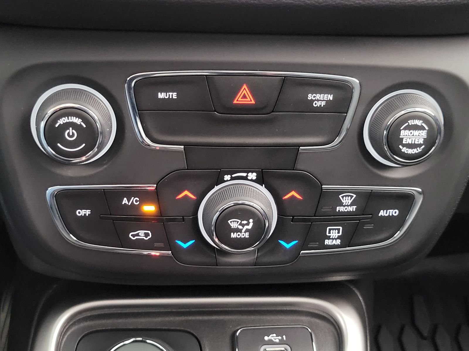 Used 2019 Silver Jeep Limited image 21