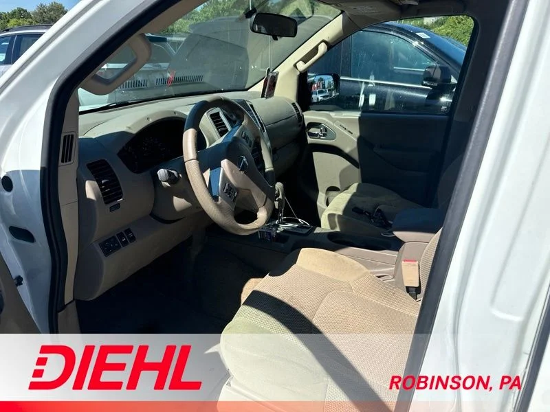 Used 2016 White Nissan SV image 5
