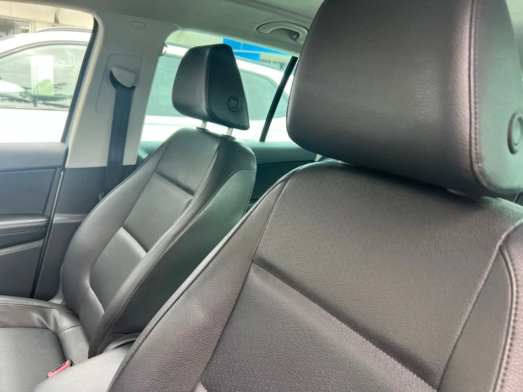 Used 2011 Silver Volkswagen  image 8