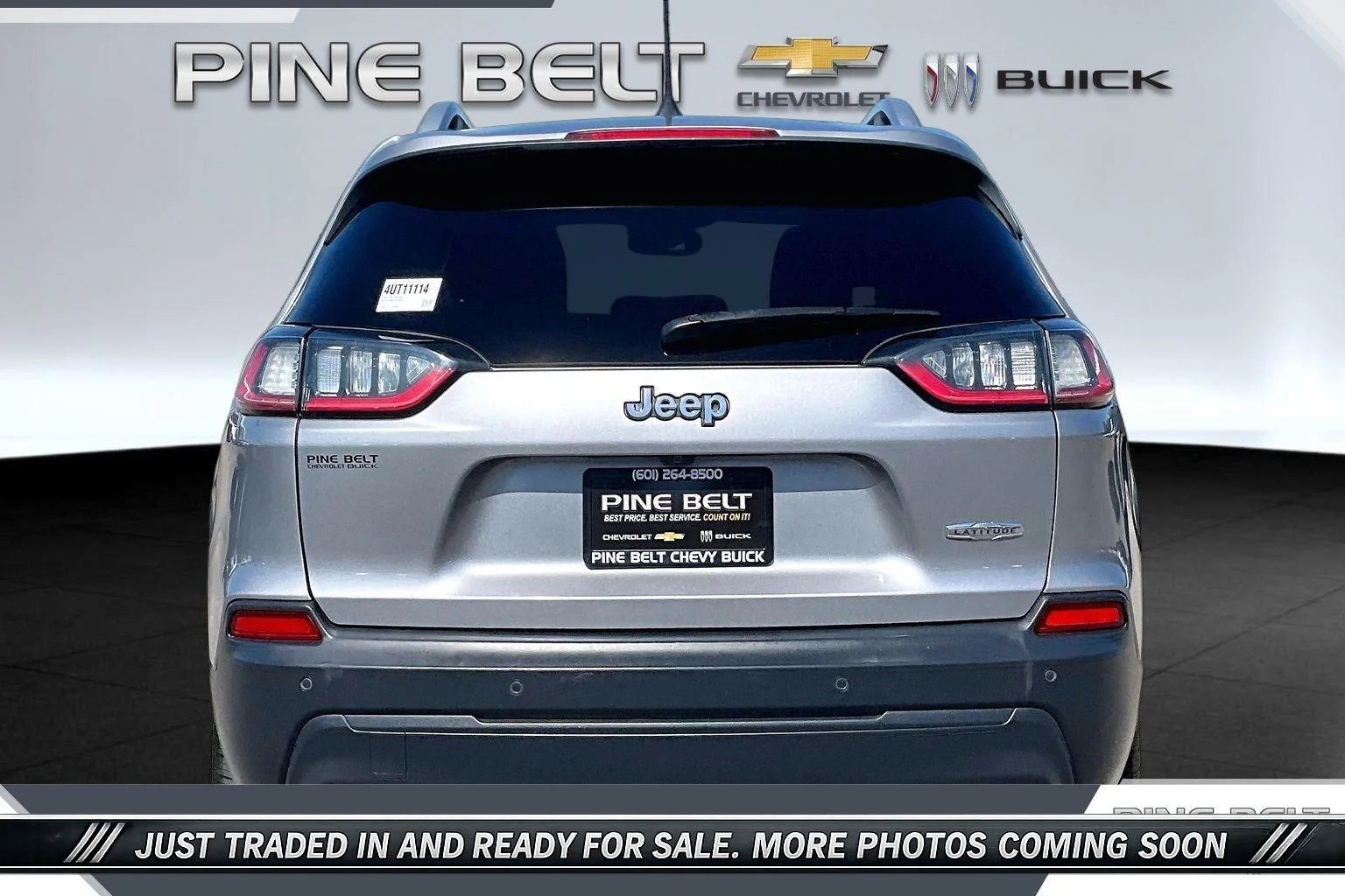 Used 2020 Silver Jeep Latitude FWD image 4