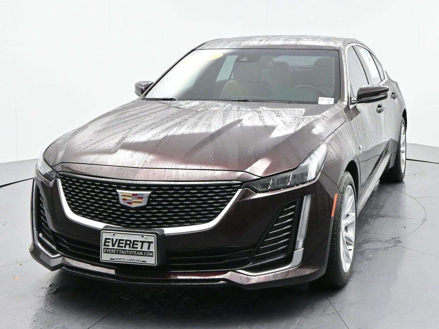Used 2020 GARNET METALLIC Cadillac Luxury image 3