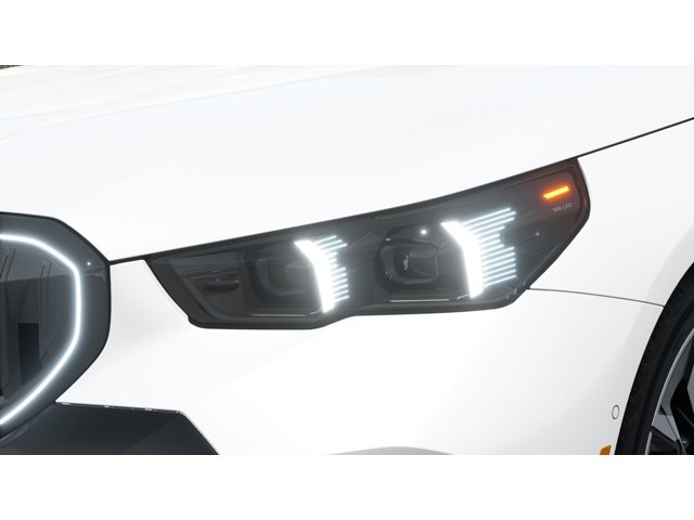 New 2027 Mineral White Metallic BMW 530i xDrive image 6