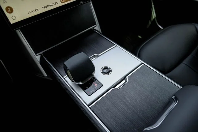 New 2026  Land Rover SE image 35