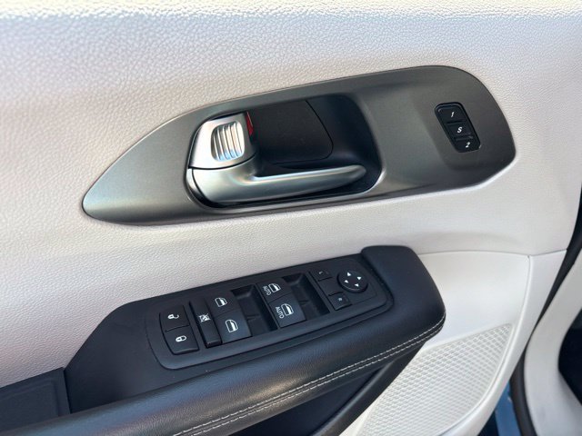 Used 2023 Blue Chrysler Touring L image 20