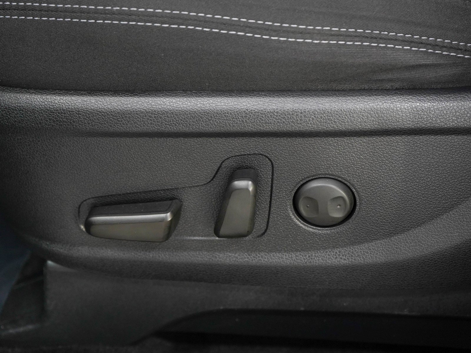 Used 2020 Rainforest Hyundai SEL AWD image 25
