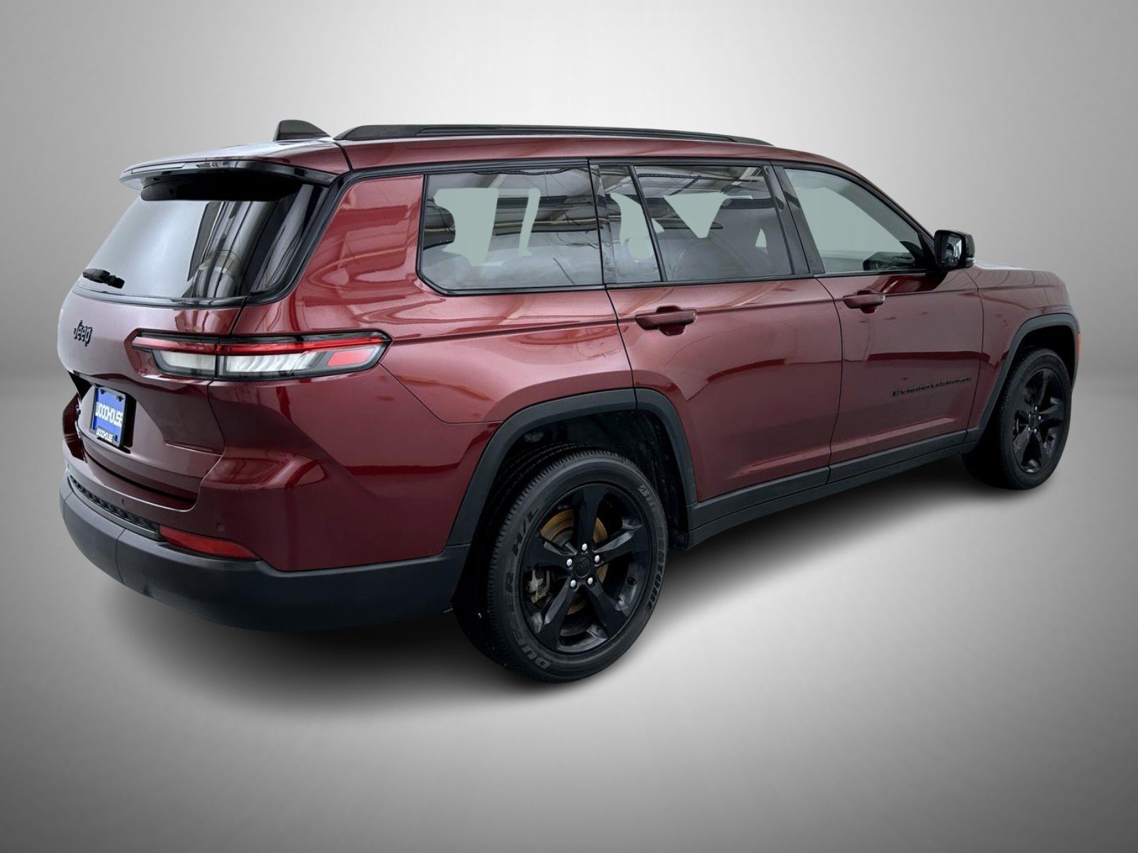 Used 2023 Red Jeep Altitude image 5