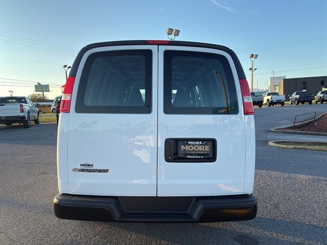 New 2025 Summit White Chevrolet WT image 6