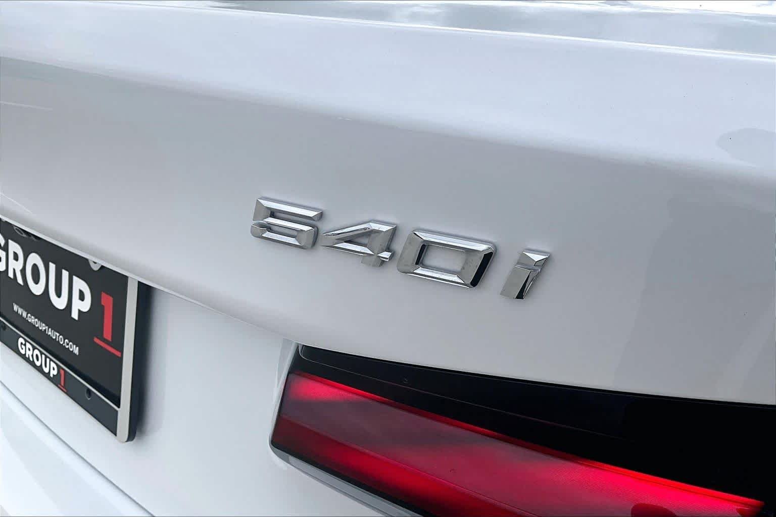 Used 2021 Mineral White Metallic BMW 540i image 9