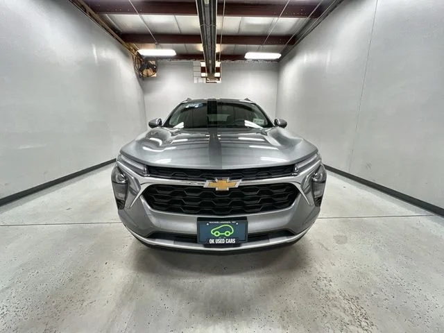 Used 2025 Gray Chevrolet LT image 3