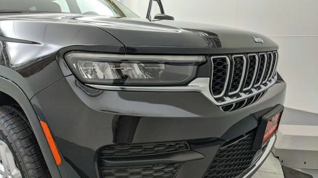 Used 2023 Black Jeep Laredo image 16