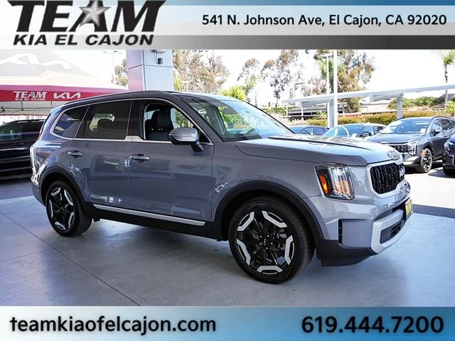 Used 2025 Silver Kia EX FWD image 9