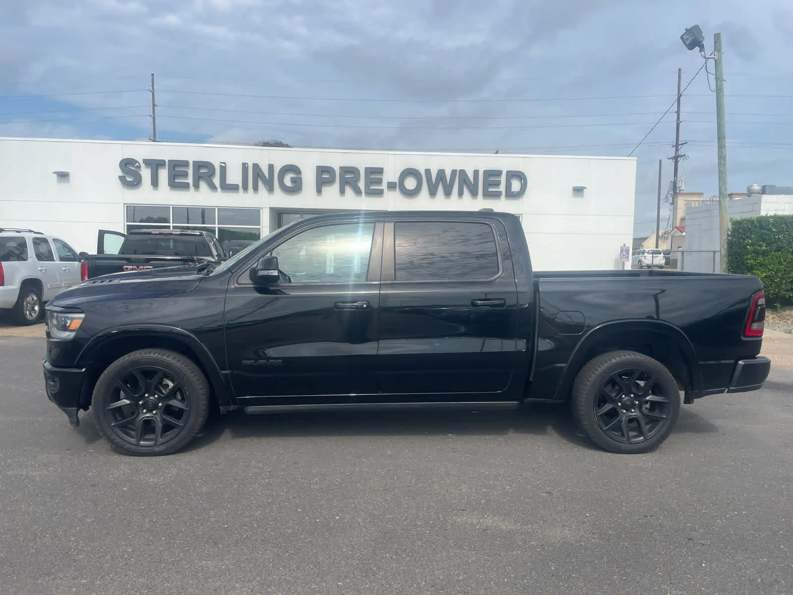 2022 RAM 1500 Laramie 4x4 Crew Cab 5'7's photo