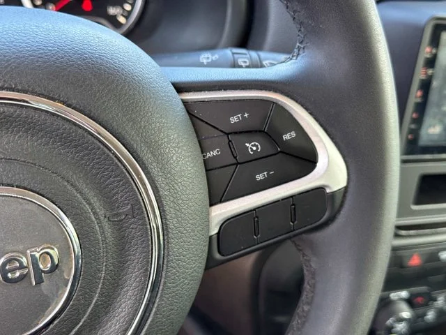 Used 2020 Red Jeep Latitude image 31