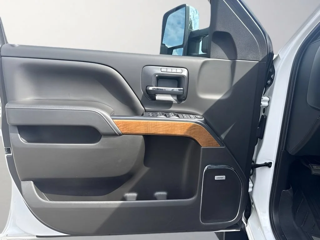 Used 2018 SUMMIT WHITE Chevrolet LTZ image 25