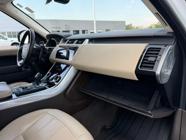 Used 2020 White Land Rover HSE image 11