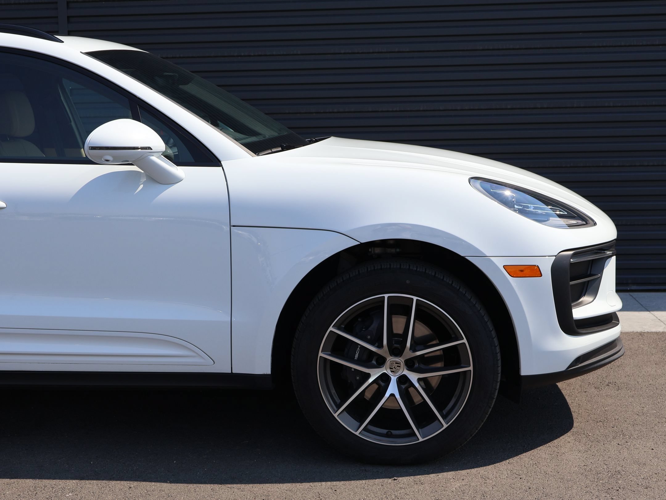 2026 Porsche Macan T - Photo 12