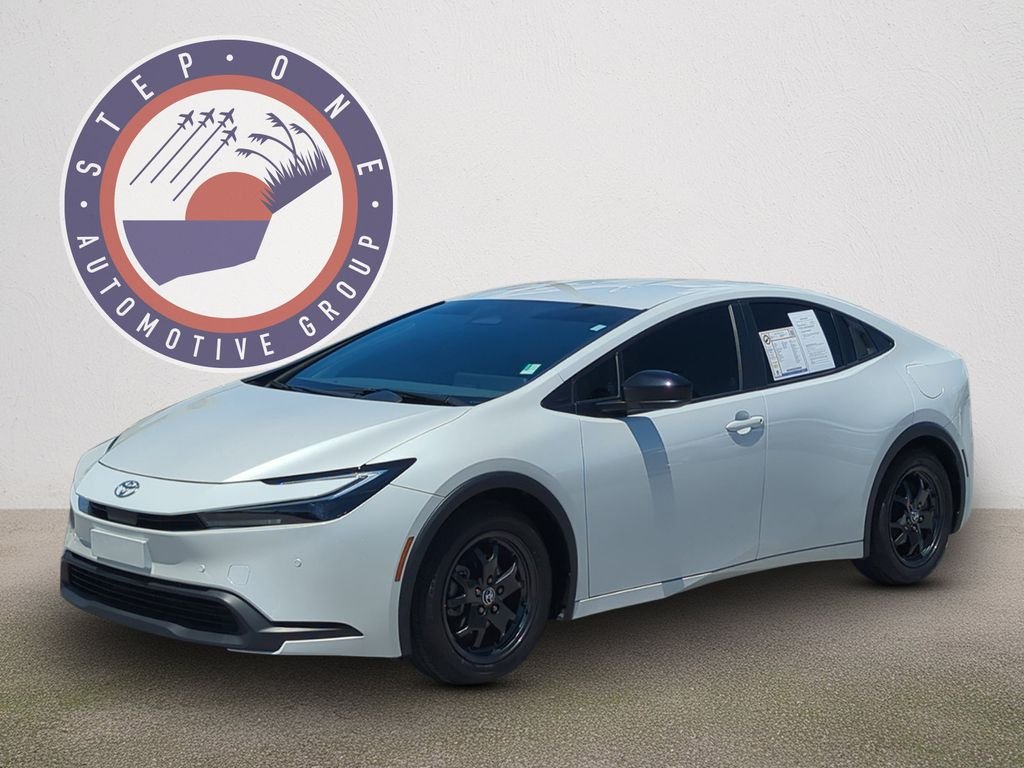 Used 2025 Beige Toyota LE image 1