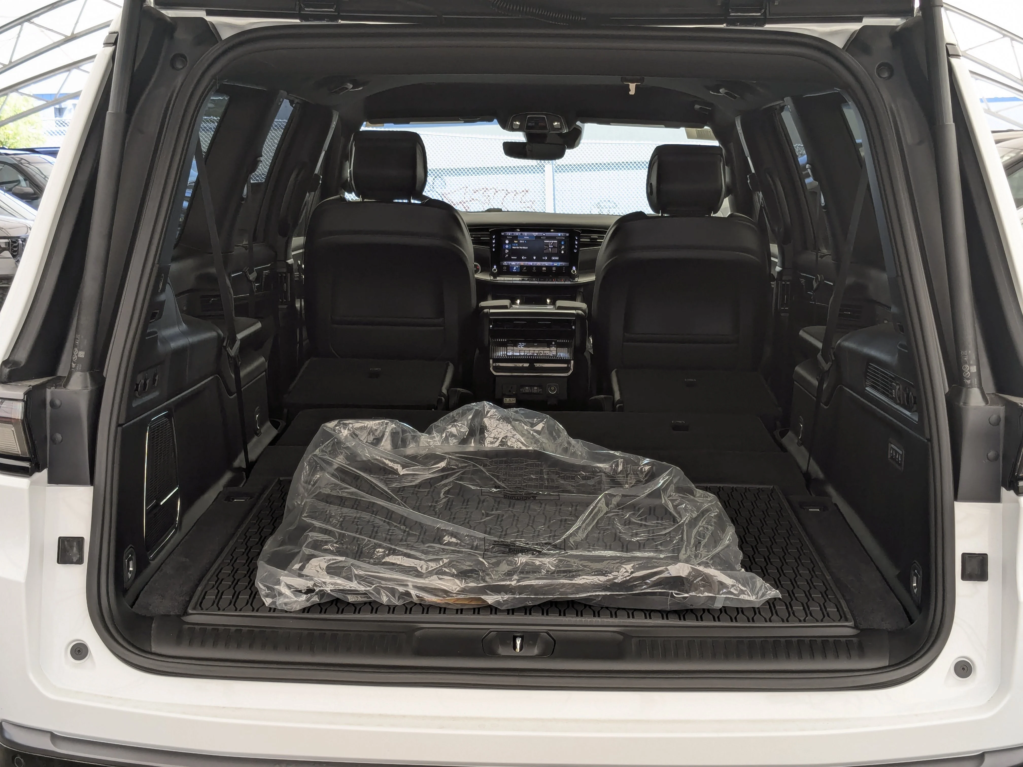 New 2026 White Jeep Limited Altitude - - 4x4 - 3.0L Hurricane Twin Turbo - HD Tow Pkg - 20 Blk Wheels & More! image 31