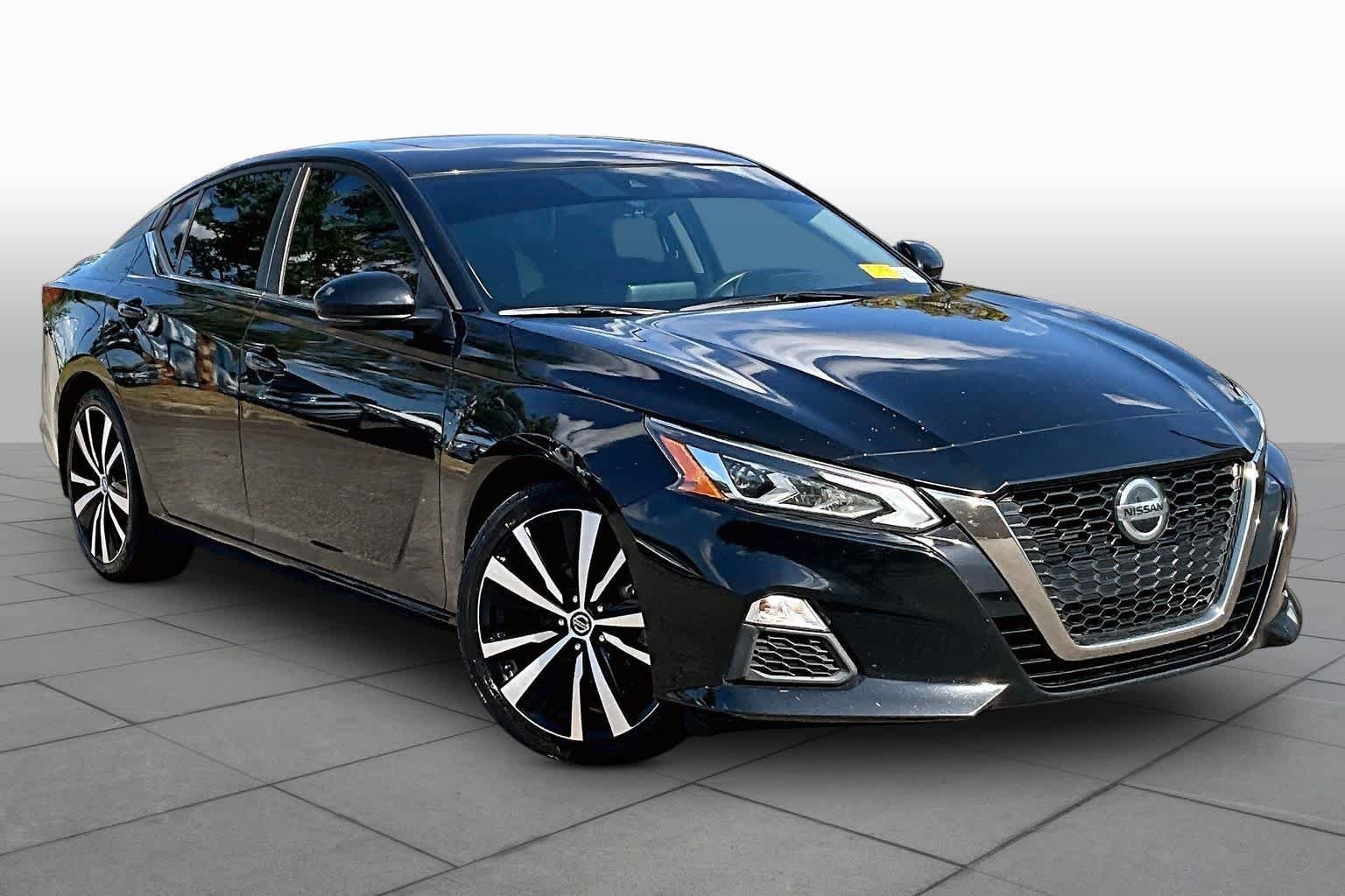 Used 2021 Black Nissan 2.5 SR image 3