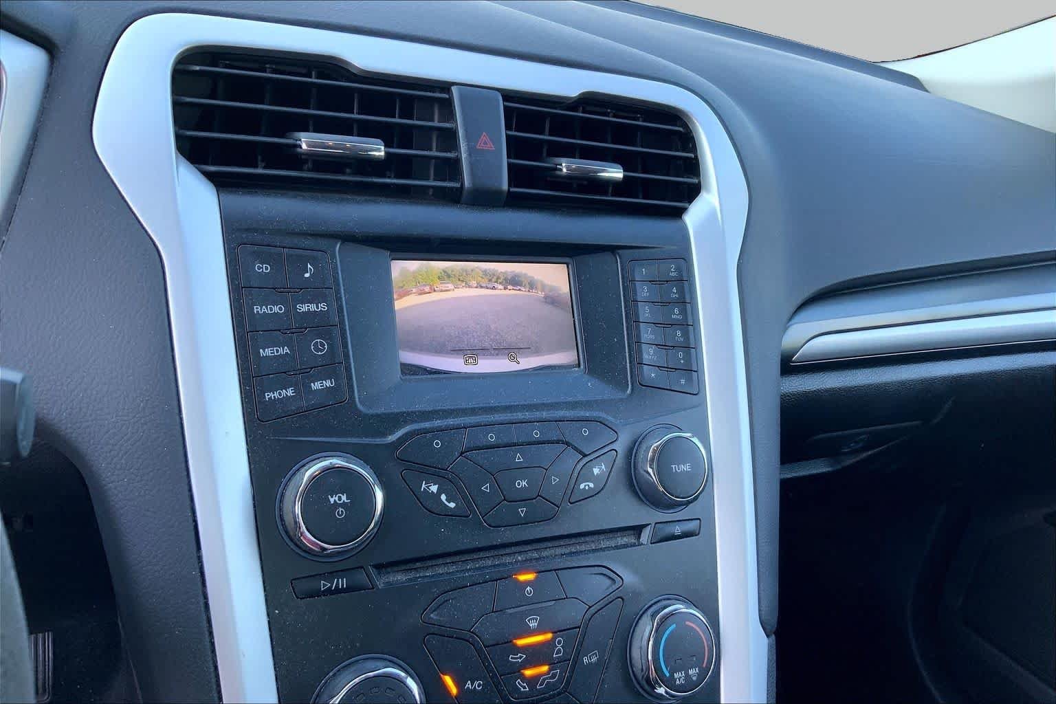 Used 2015 Ingot Silver Ford SE image 25