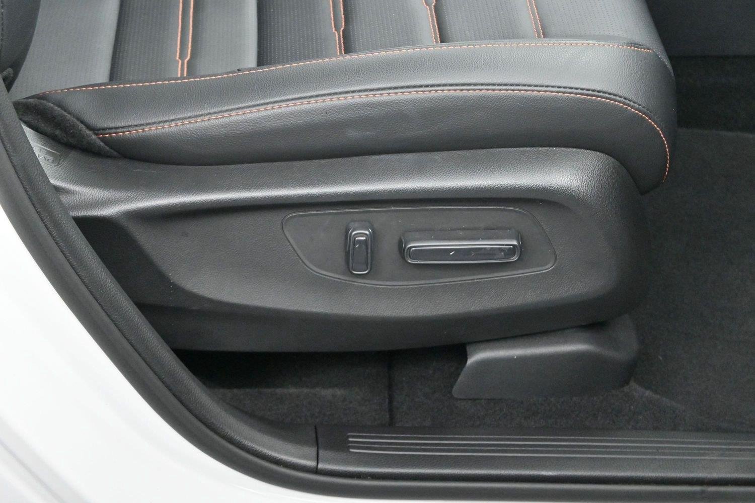 Used 2025 Platinum White Pearl Honda Sport-L image 32