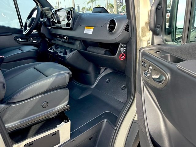 New 2026 Pebble Gray Mercedes-Benz Cargo 170 WB image 28