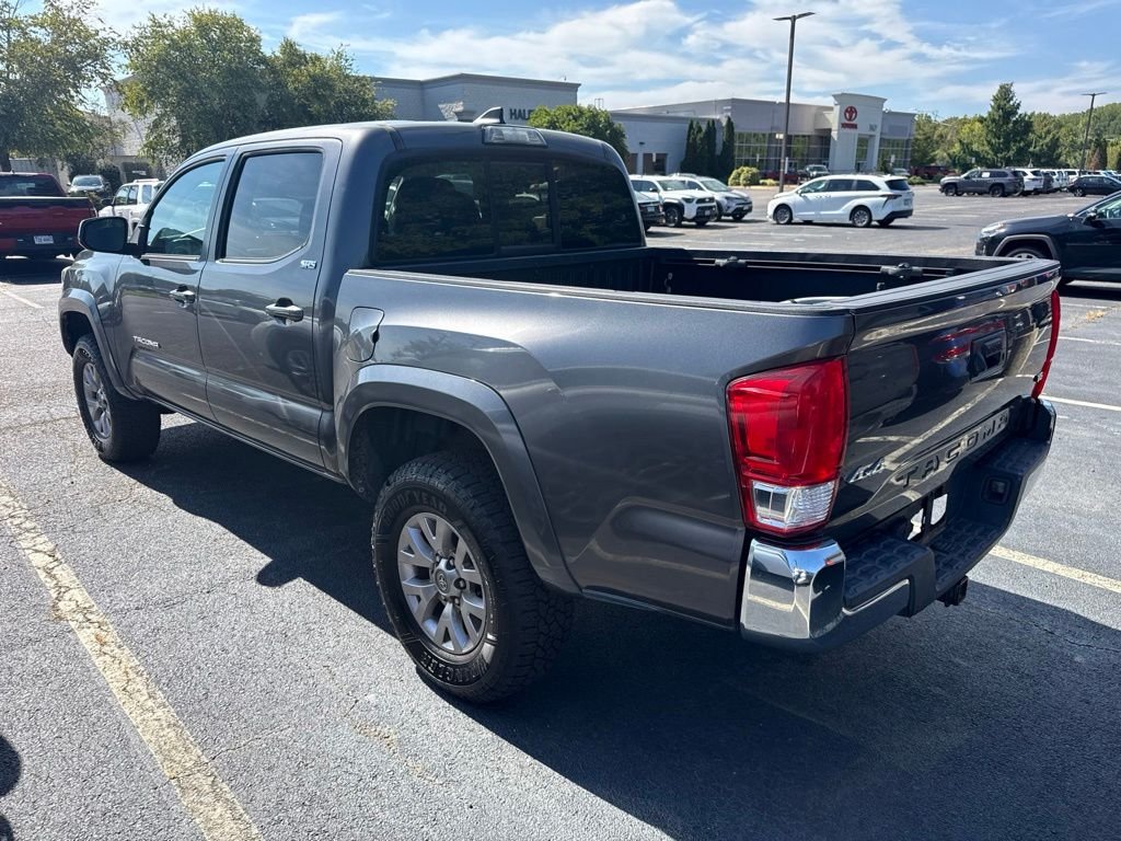 Used 2016 Gray Toyota SR5 image 4
