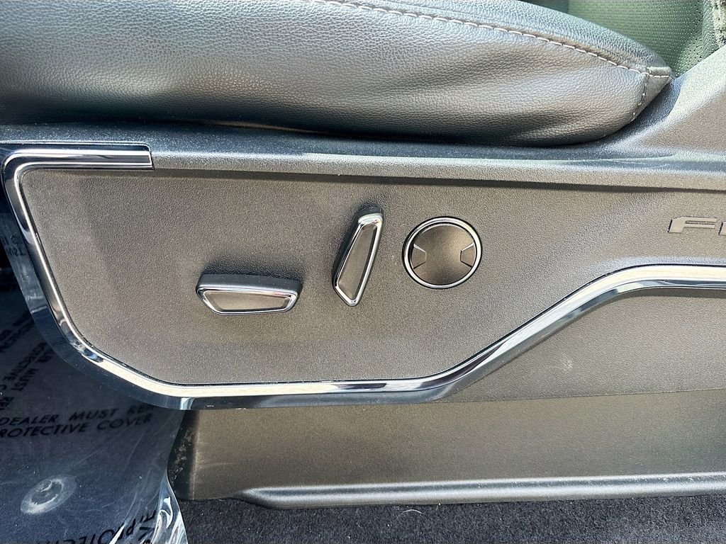 Used 2024  Ford Lariat image 38