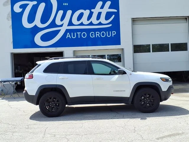 Used 2019 White Jeep Trailhawk image 27