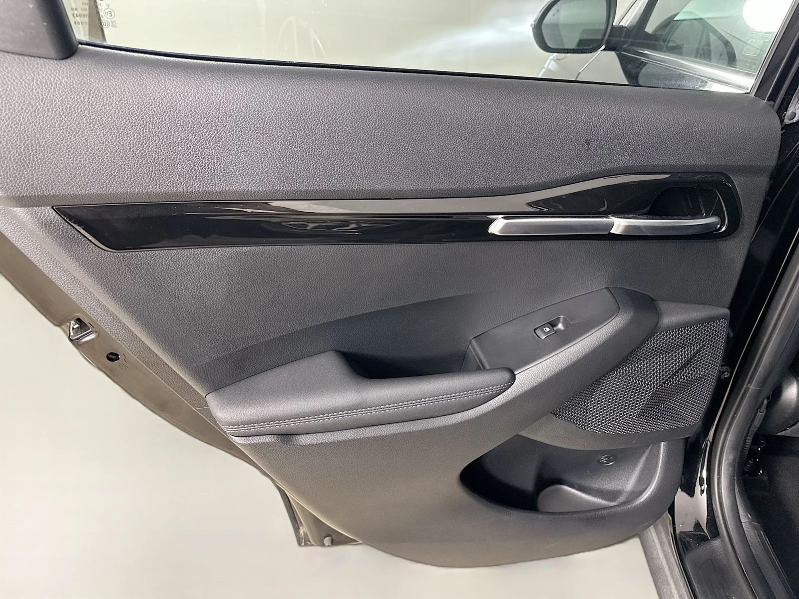 Used 2023 Black Kia  image 36