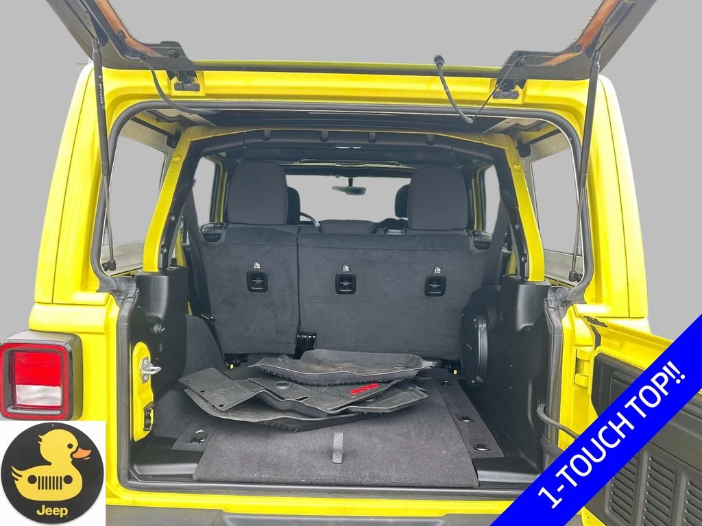 Used 2023  Jeep Sport S image 11