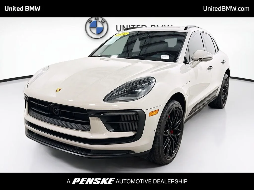 2022 Porsche Macan S's photo