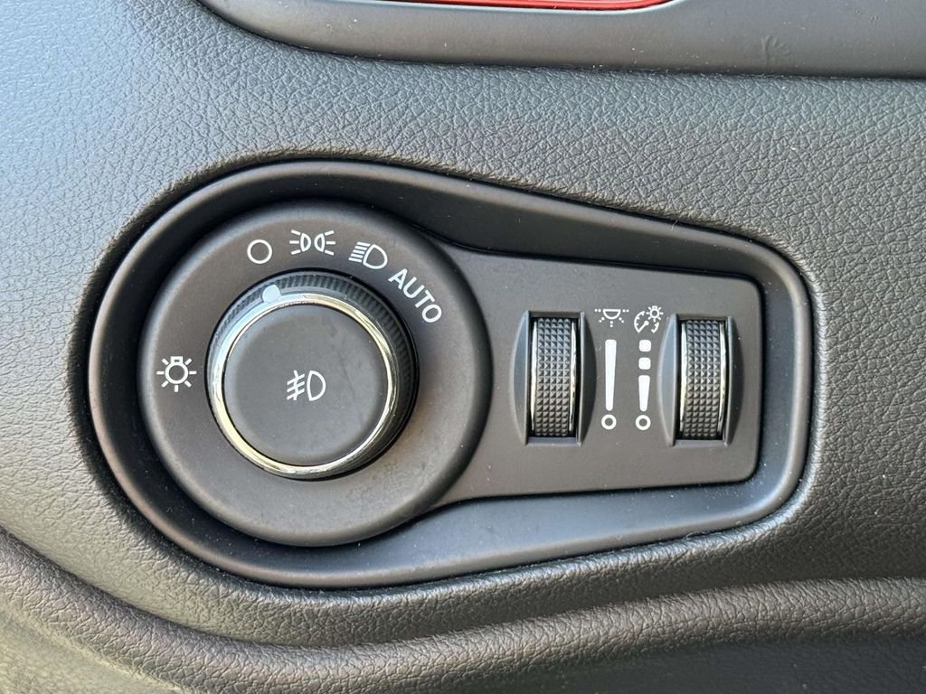 Used 2023 White Jeep Trailhawk image 28