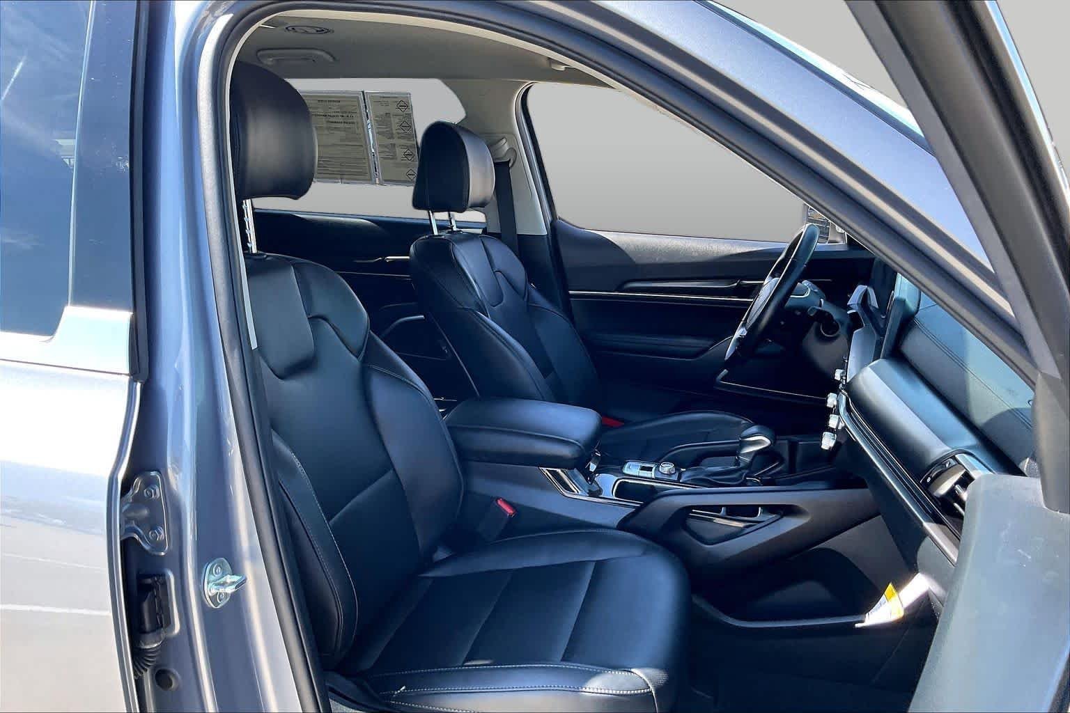 Used 2025 Everlasting Silver Kia LX image 9