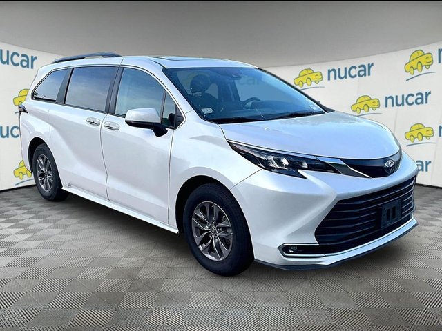 2024 Toyota Sienna 2024 Toyota Sienna XLE 4D Passenger Van