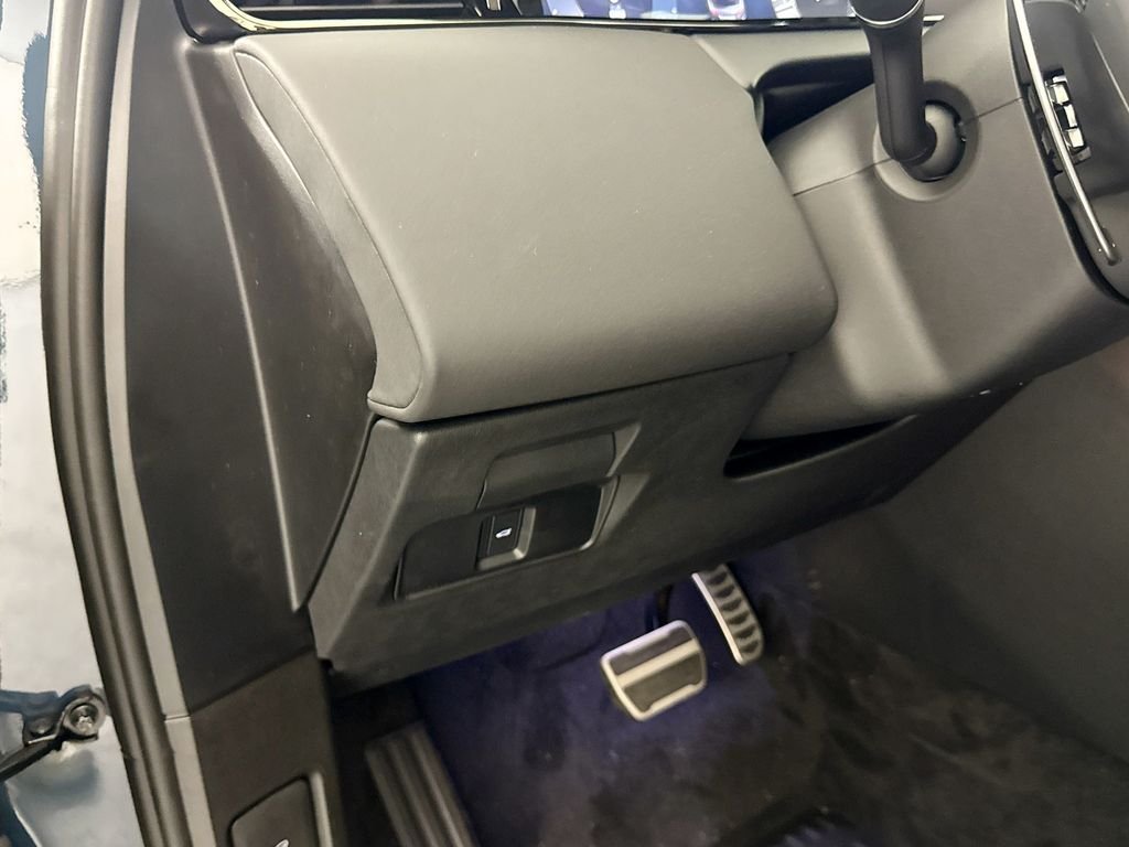 New 2026 Tribeca Blue Land Rover Hoxton Edition image 10
