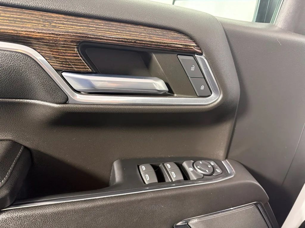 Used 2023 Summit White GMC Elevation image 10