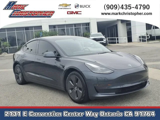 2022 Tesla Model 3 Standard Range Plus's photo