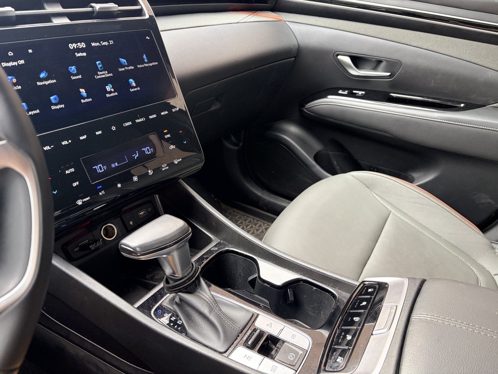Used 2024 Phantom Black Hyundai Limited image 16