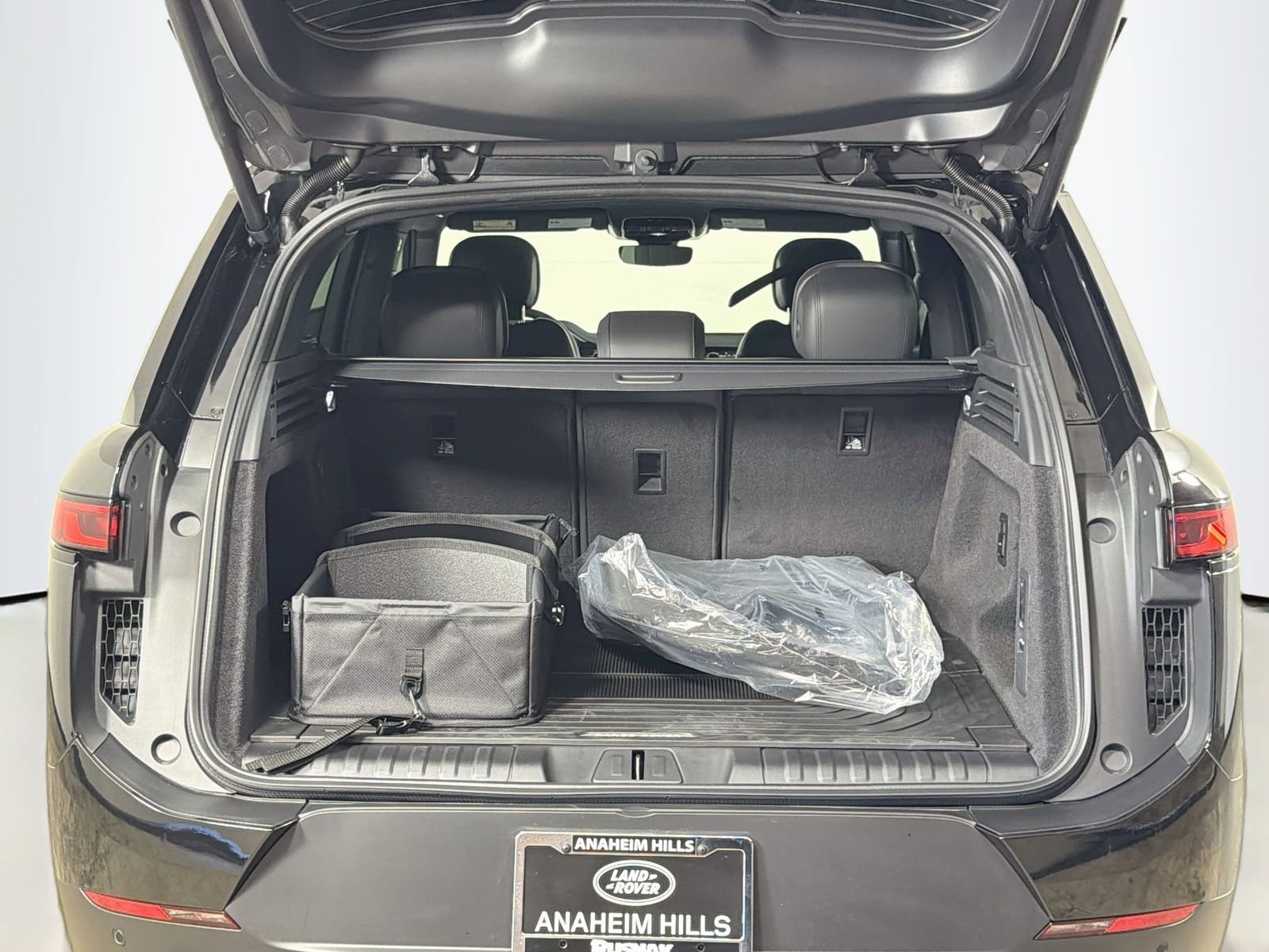 New 2026 Santorini Black LAND ROVER SE image 29