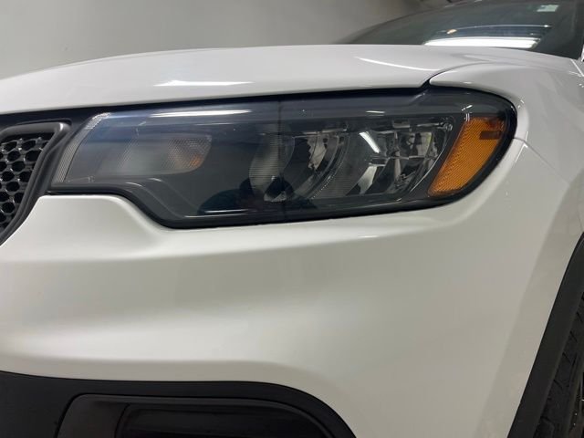 Used 2023 White Jeep Trailhawk image 4