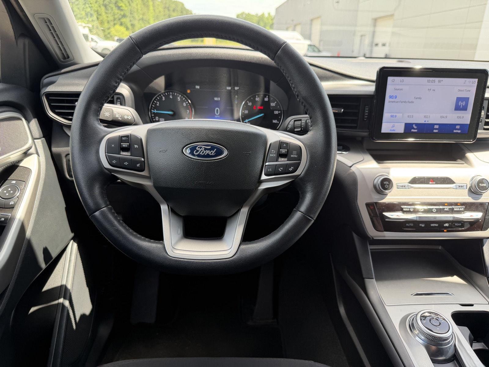 Used 2023 Iconic Silver Ford XLT image 8