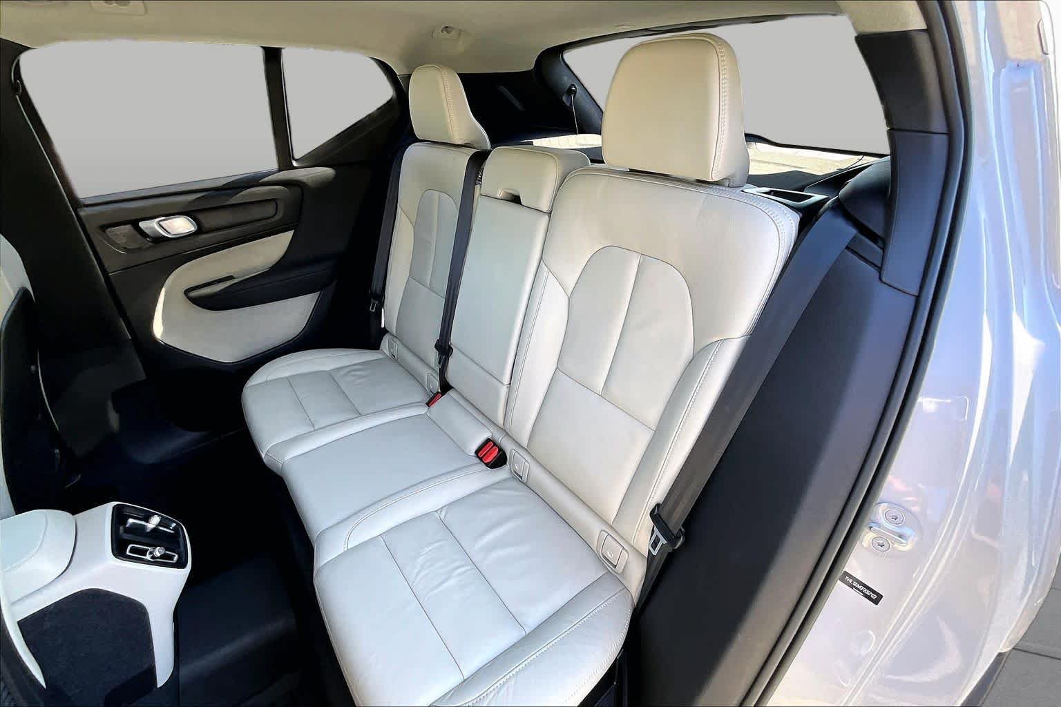 Used 2023 Silver Dawn Metallic Volvo Plus Dark Theme image 21
