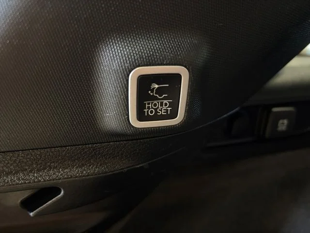 Used 2023 Black Jeep Summit Reserve image 27