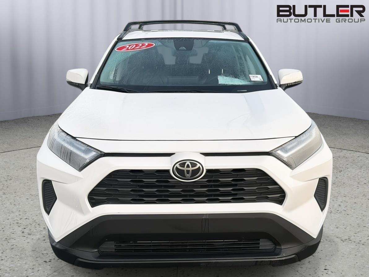 Used 2022 White Toyota XLE image 9
