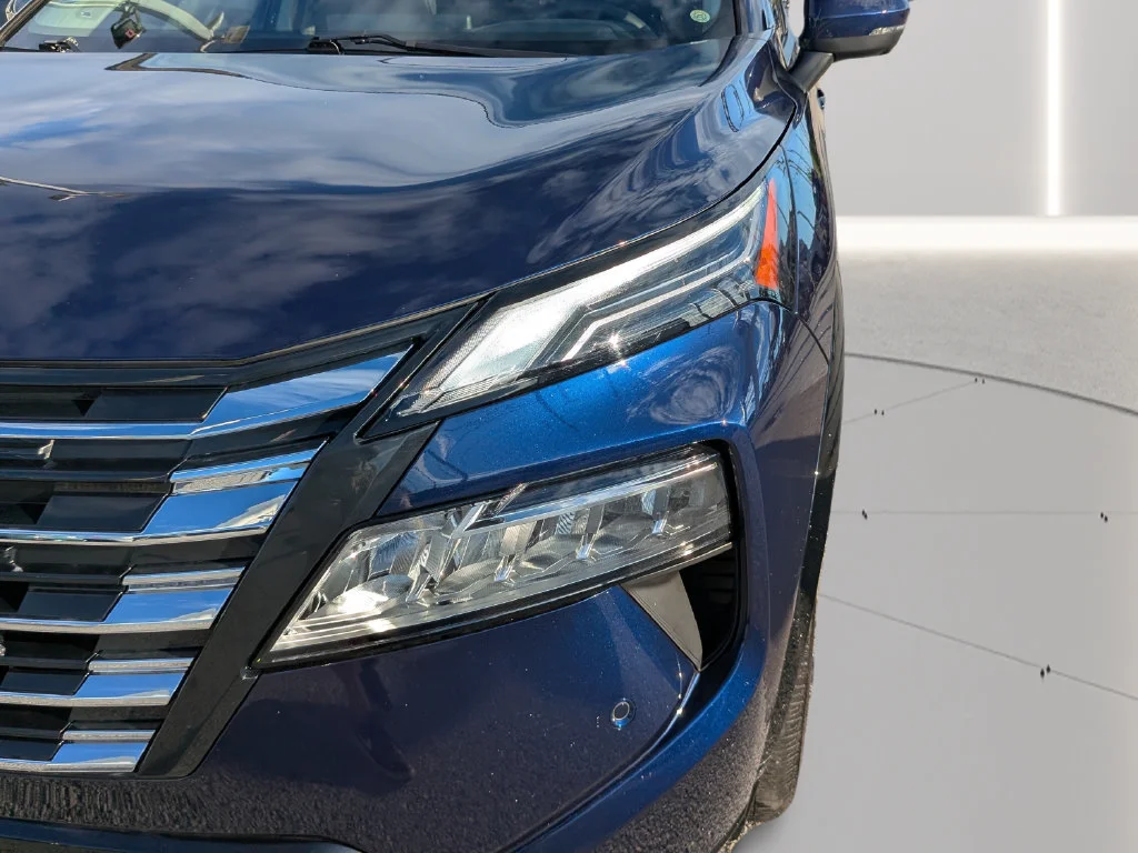 Used 2025 Blue Nissan Platinum image 7
