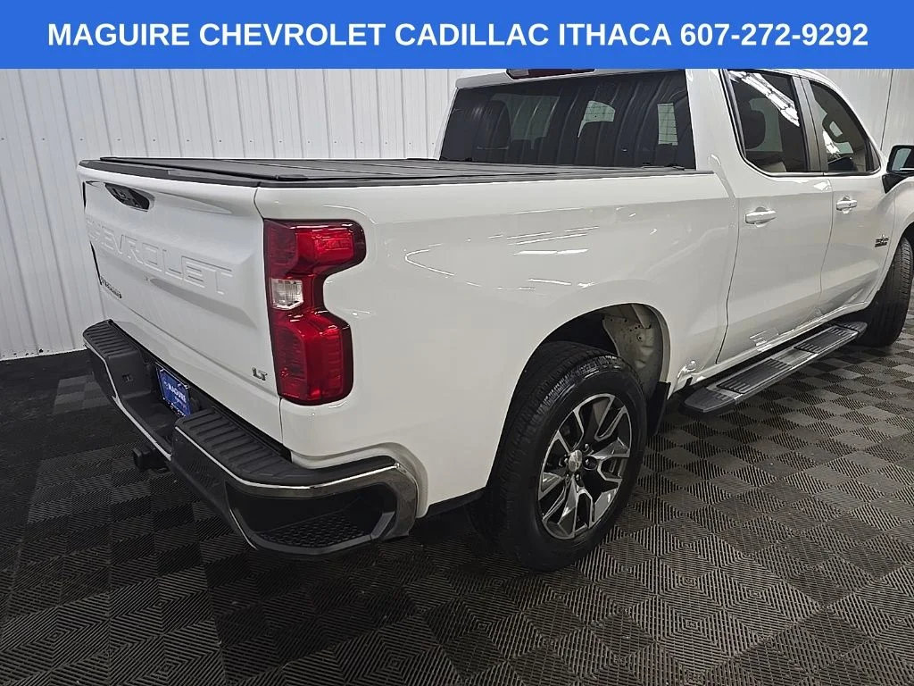 Used 2022 White Chevrolet LT image 10